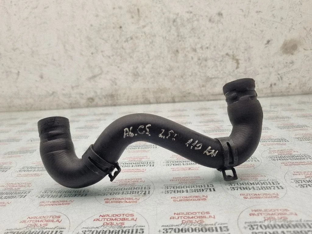 Engine coolant pipe/hose