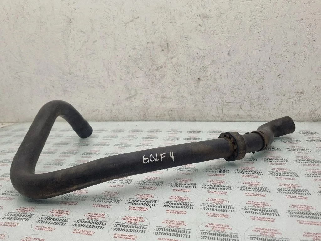 Engine coolant pipe/hose