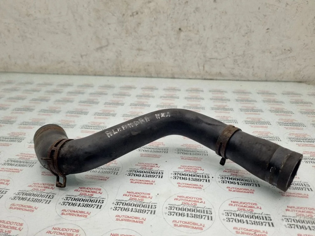 Engine coolant pipe/hose