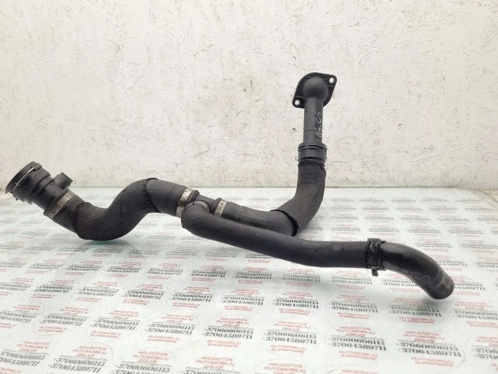 Engine coolant pipe/hose 06B121121