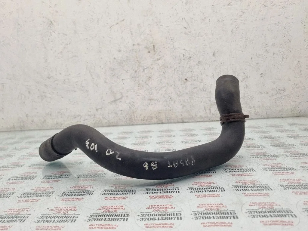 Engine coolant pipe/hose