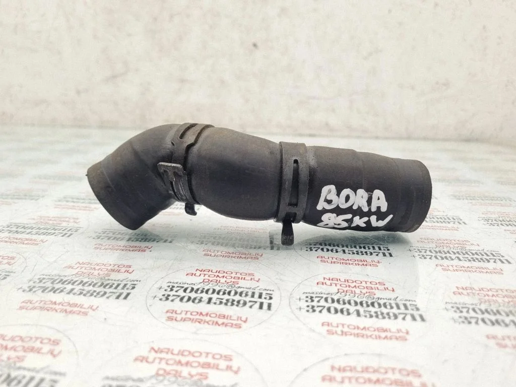 Engine coolant pipe/hose
