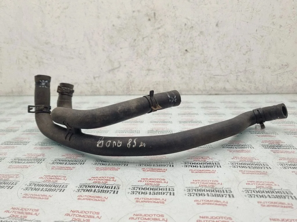 Engine coolant pipe/hose
