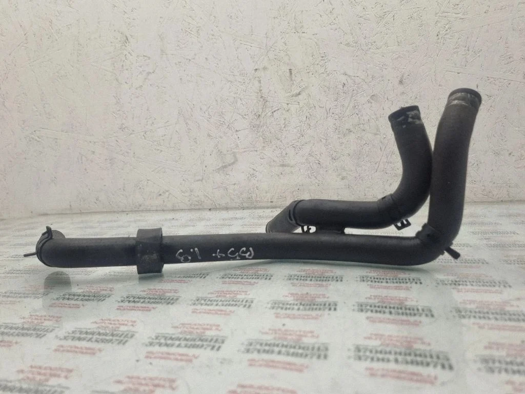 Engine coolant pipe/hose