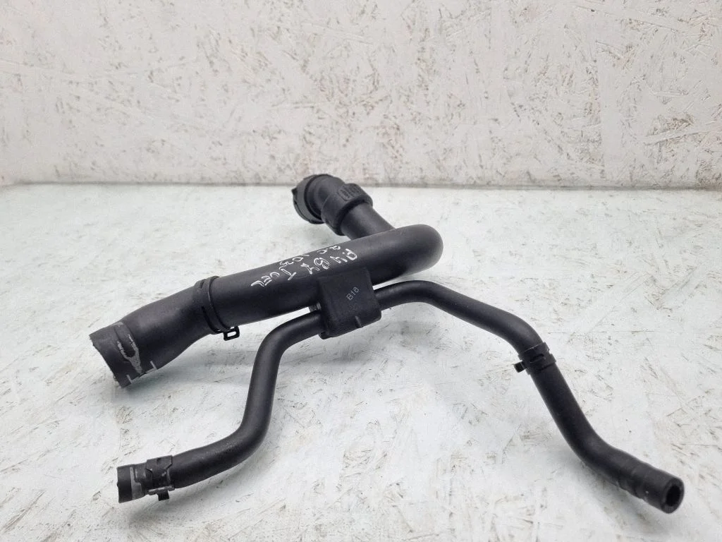 Engine coolant pipe/hose 8E0121101C