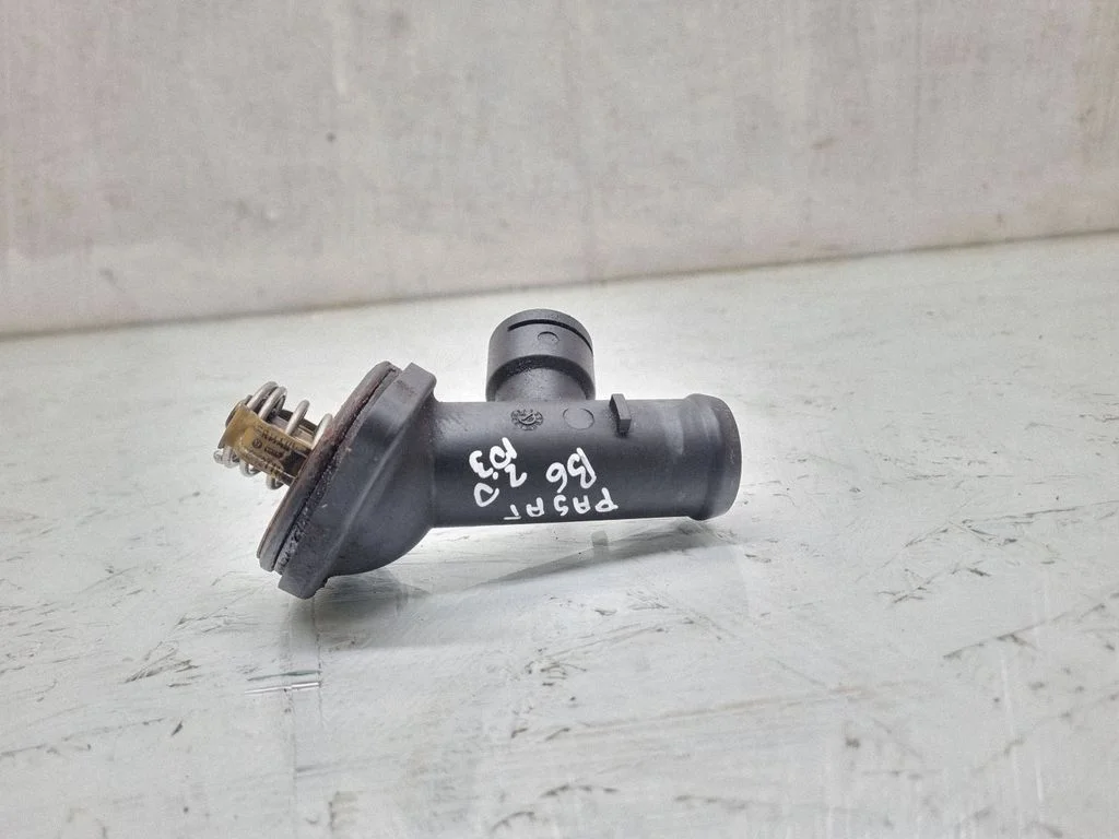 Engine coolant pipe/hose 03G121121B