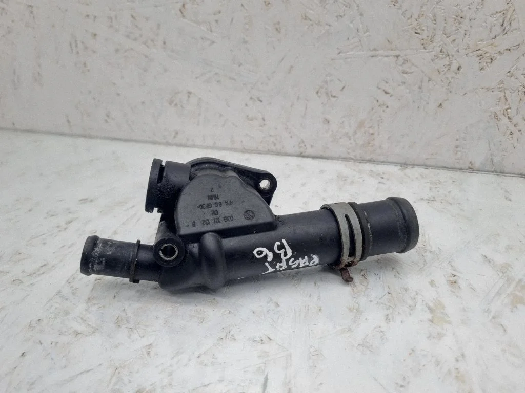 Engine coolant pipe/hose 03G121132B