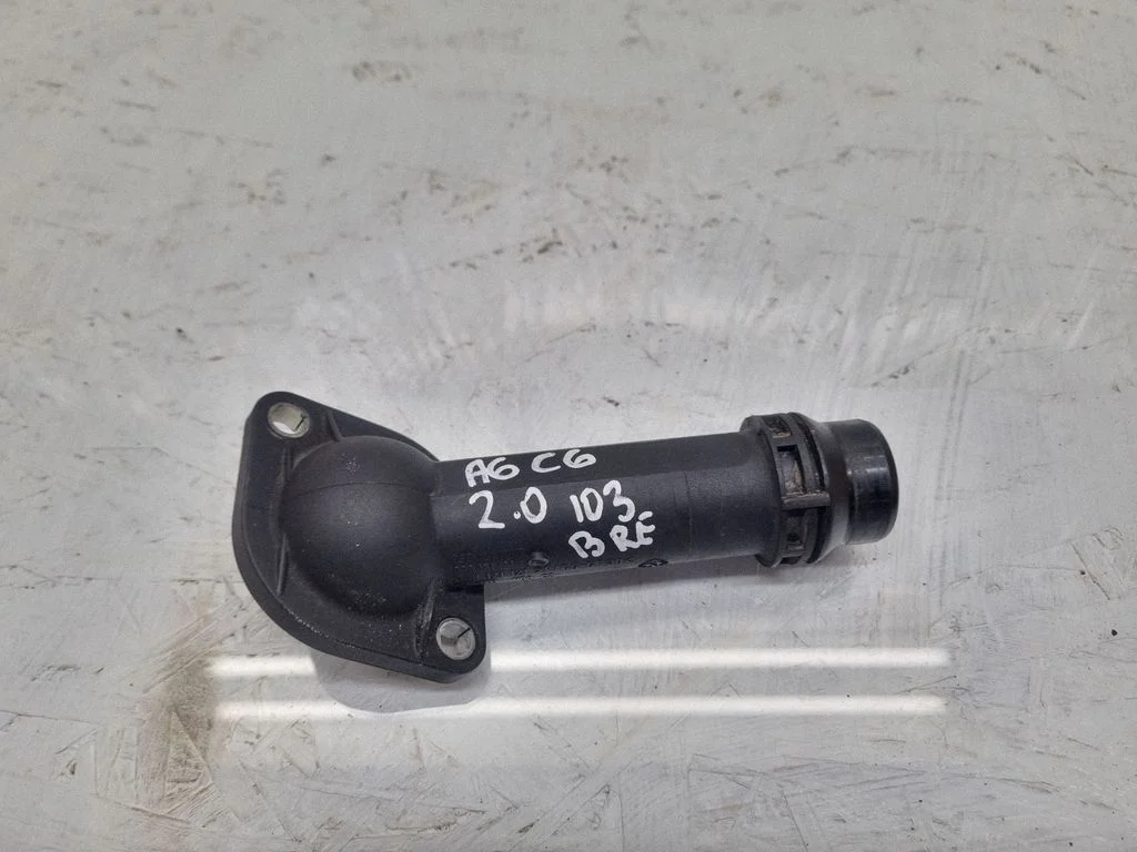 Engine coolant pipe/hose 06B121121