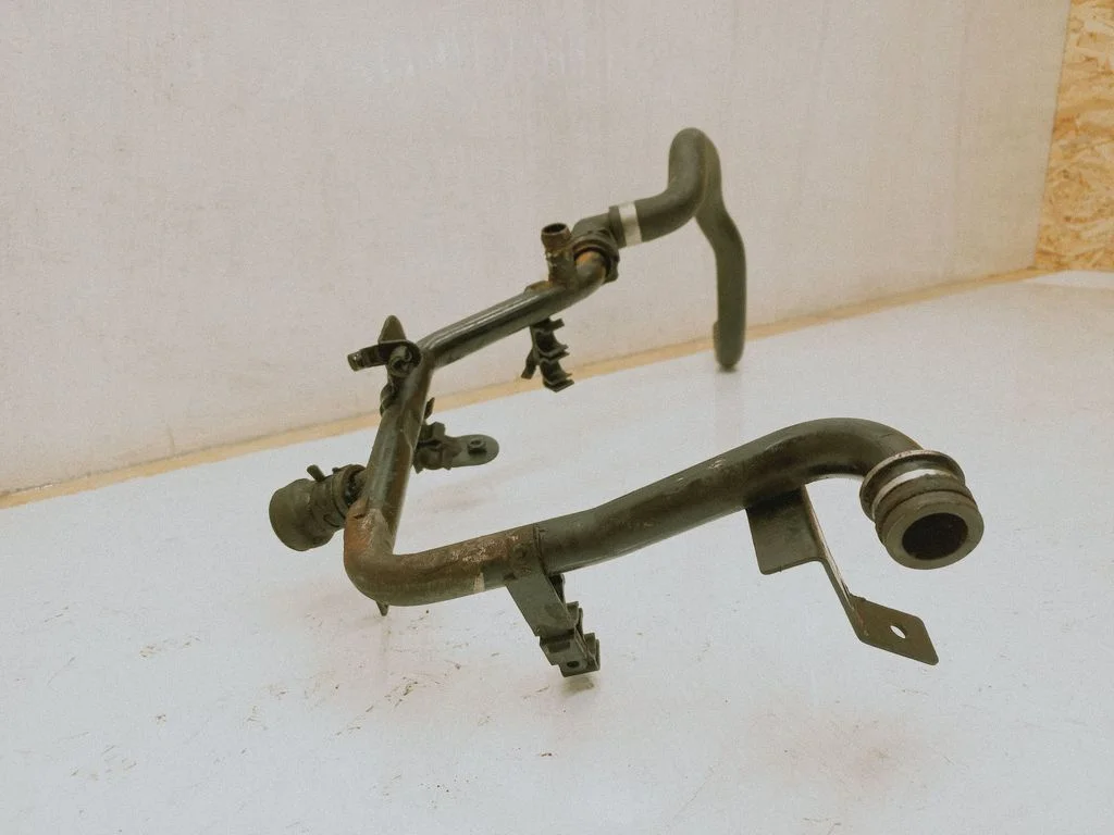Engine coolant pipe/hose