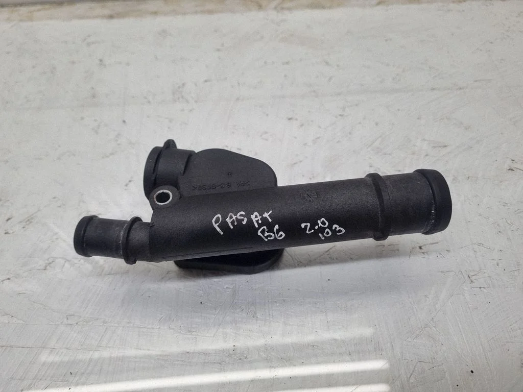 Engine coolant pipe/hose