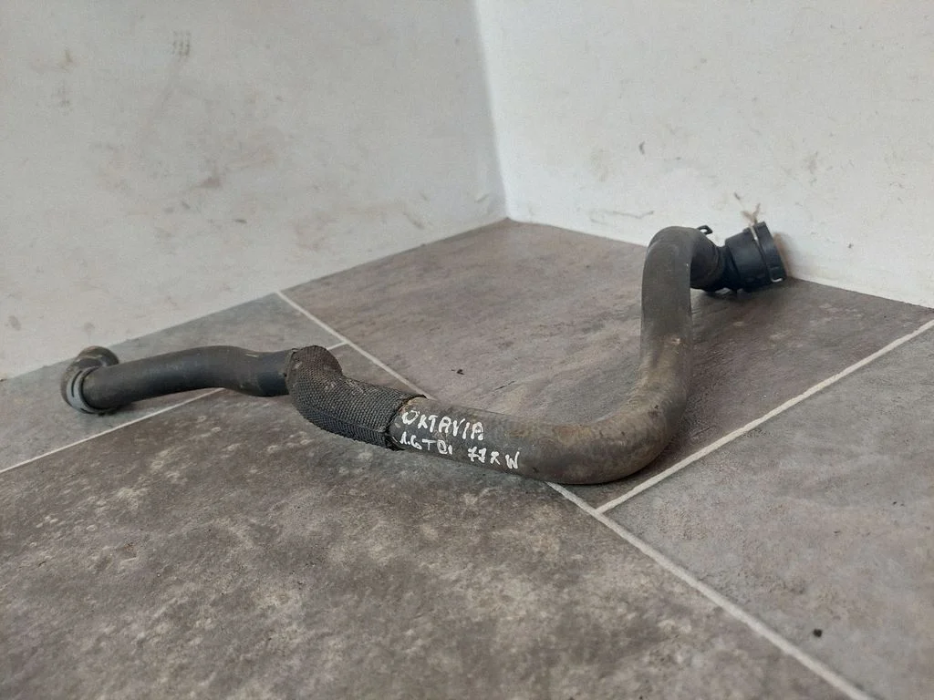 Przewody układu chłodzenia silnika 1K0122157
