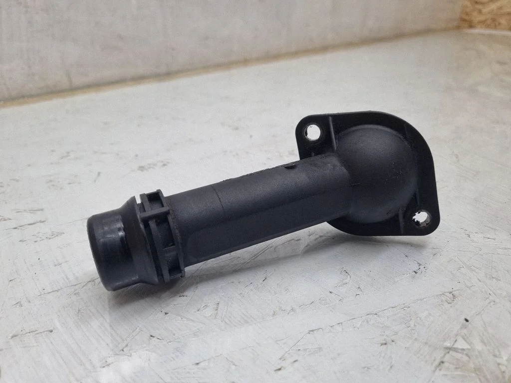 Engine coolant pipe/hose – Volkswagen Passat B5.5 (2001-2005)