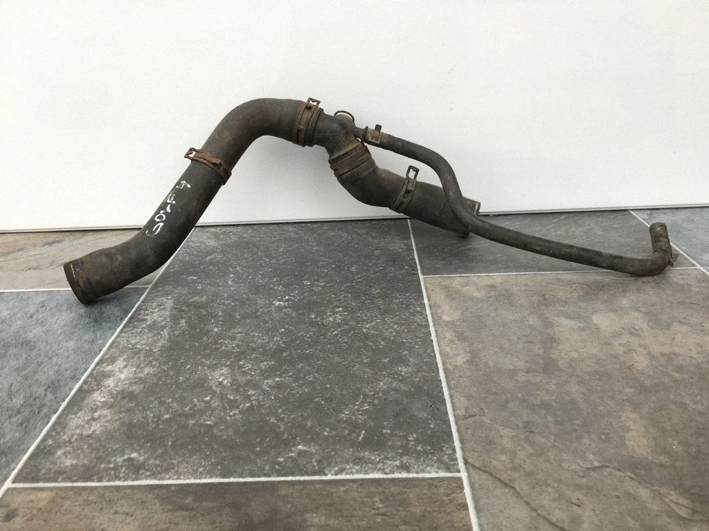 Engine coolant pipe/hose 2J0121081