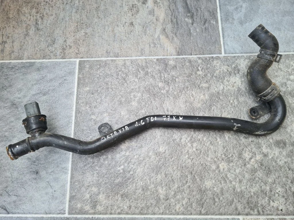 Przewody układu chłodzenia silnika 5N0121065