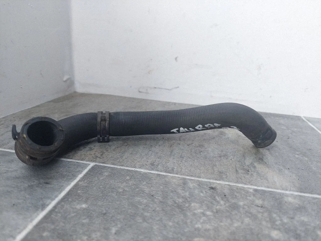Engine coolant pipe/hose