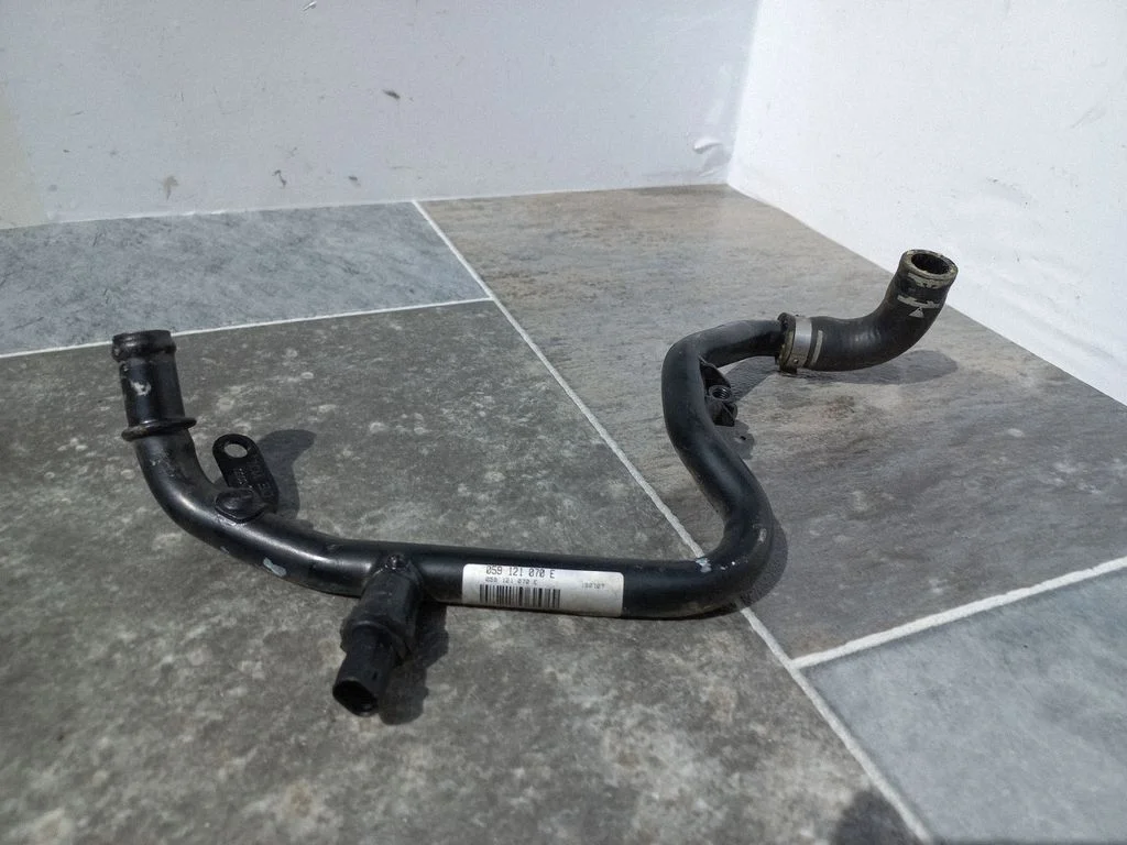 Motora dzesēšanas caurule (-es)/šļūtene (-es) 059121070E