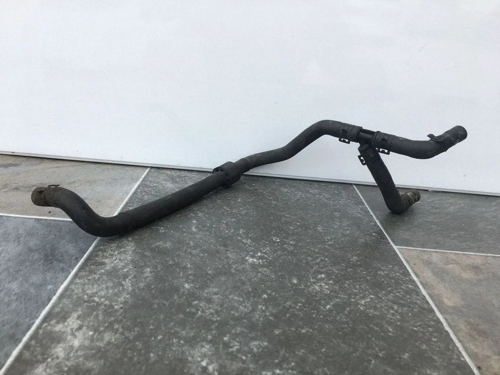 Engine coolant pipe/hose