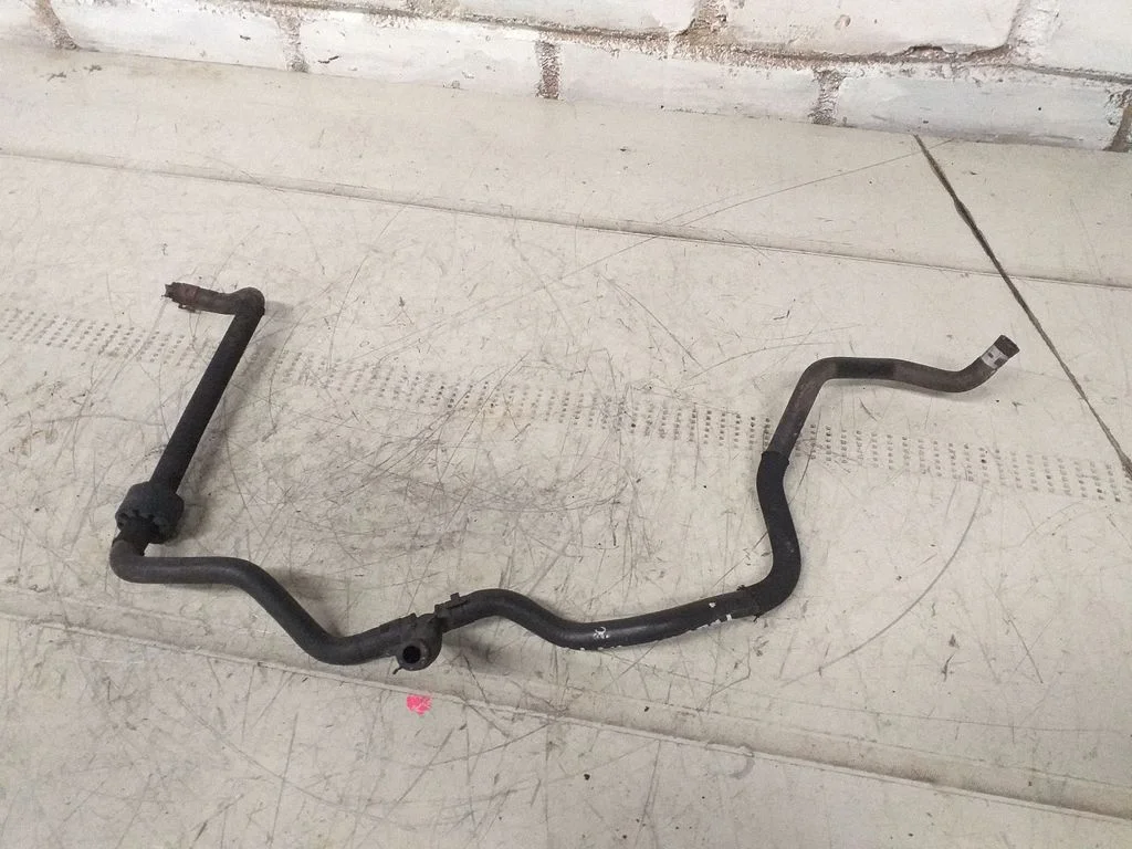 Engine coolant pipe/hose