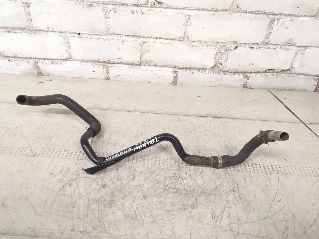 Engine coolant pipe/hose