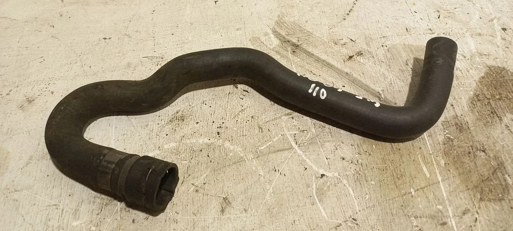 Engine coolant pipe/hose
