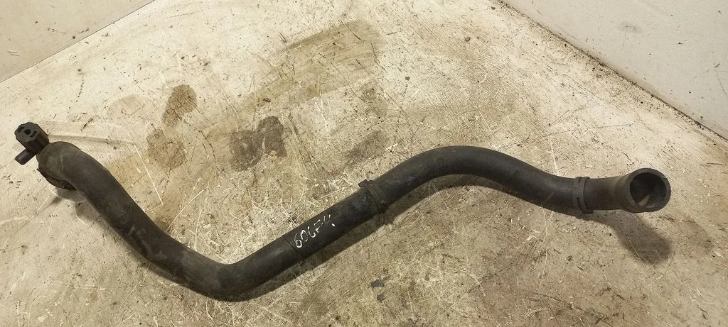 Engine coolant pipe/hose