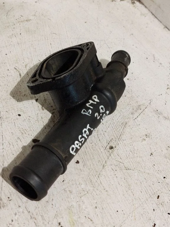 Engine coolant pipe/hose 03G121132