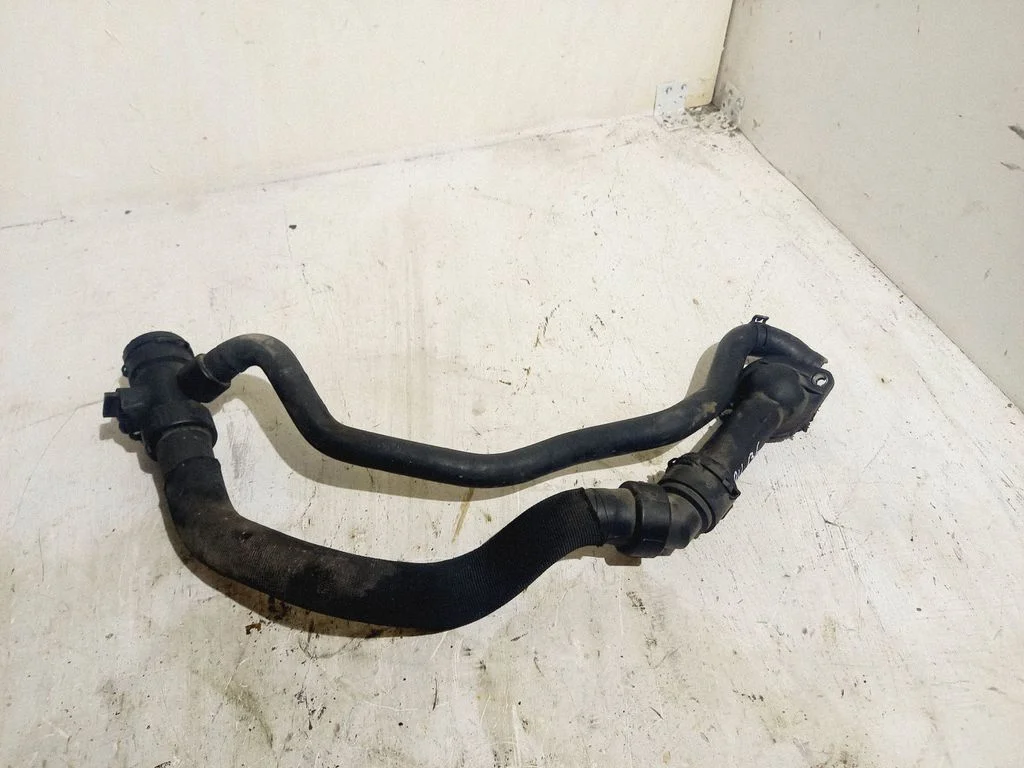 Engine coolant pipe/hose 8E0121055N