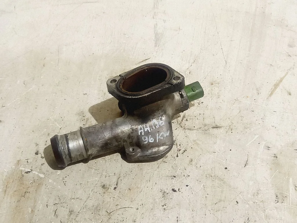 Engine coolant pipe/hose 038121133A
