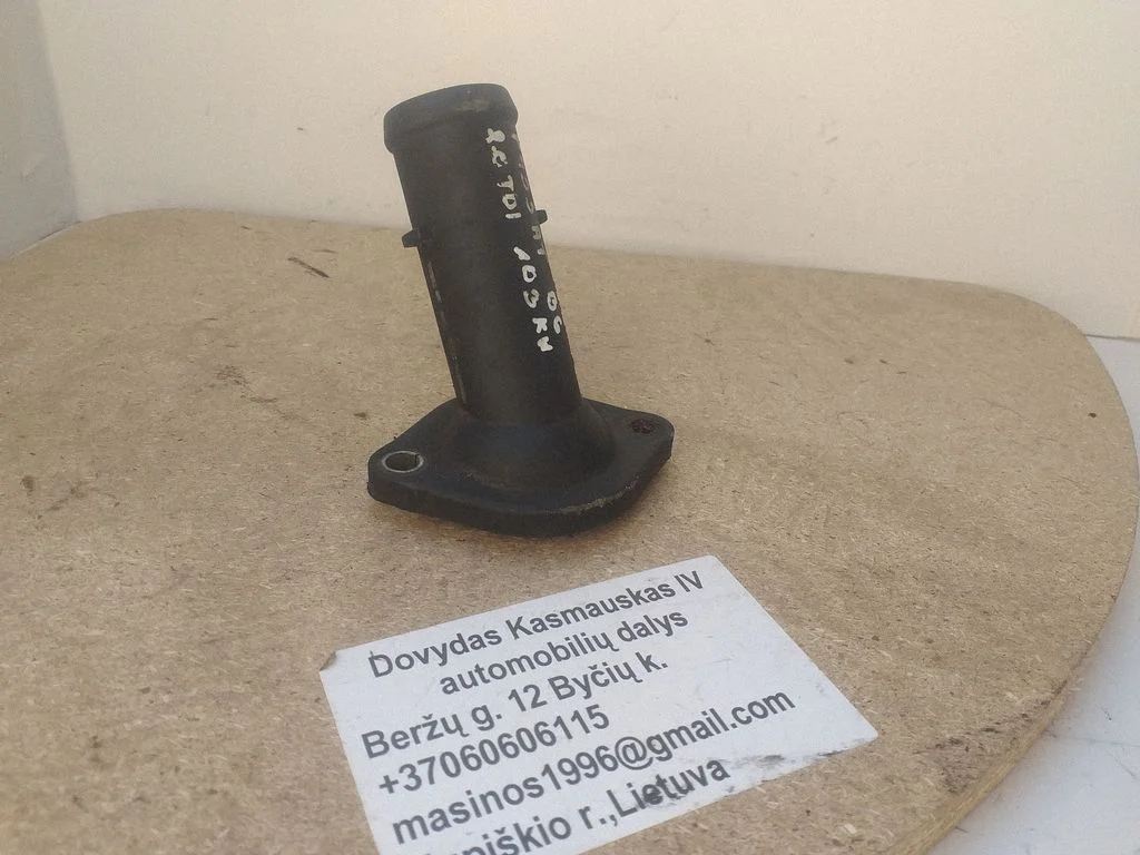 Przewody układu chłodzenia silnika 045121121A