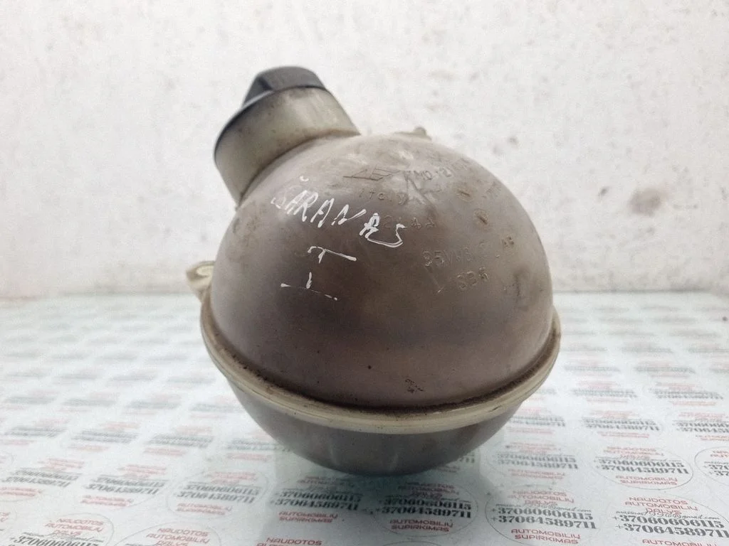 Coolant expansion tank/reservoir 7M0121407C