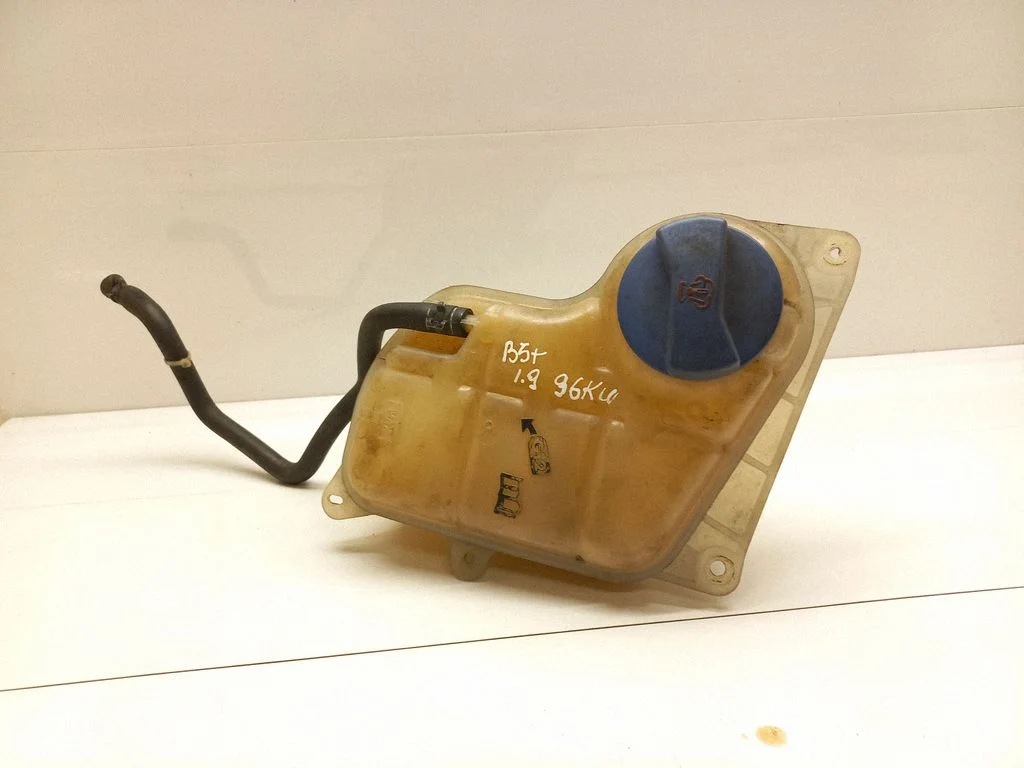 Coolant expansion tank/reservoir 8D0121403L