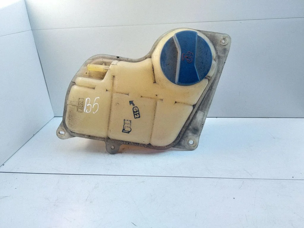 Coolant expansion tank/reservoir 8D0121403L