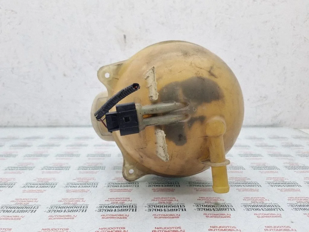 Coolant expansion tank/reservoir 7M0121407C