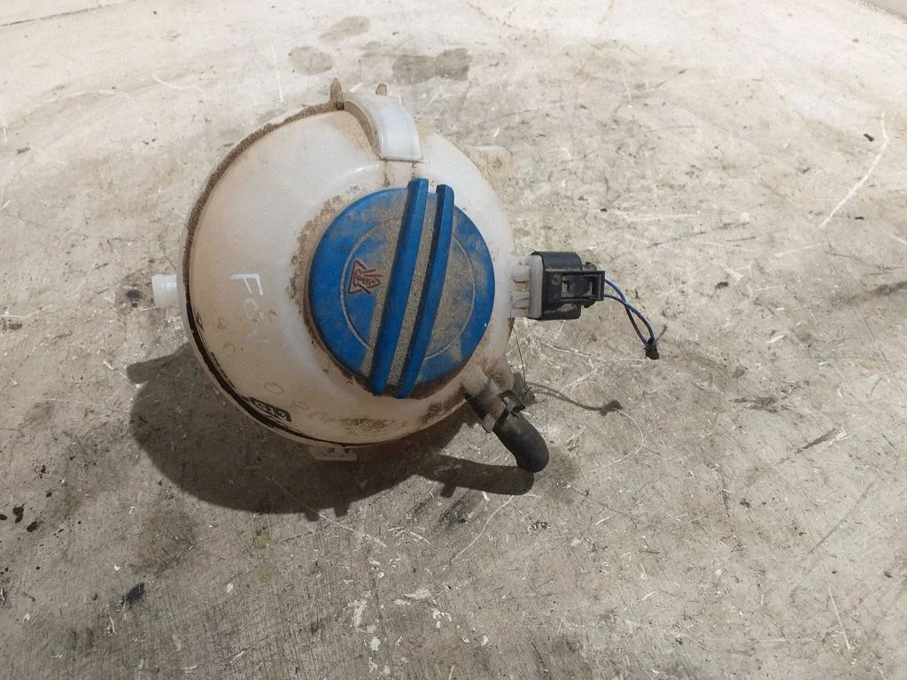 Coolant expansion tank/reservoir 6Q0121407B