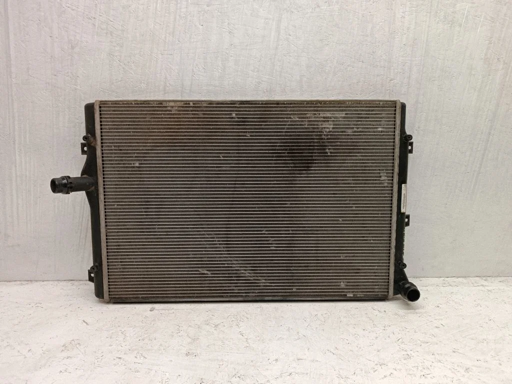 Jahutusvedeliku radiaator 1K0121251