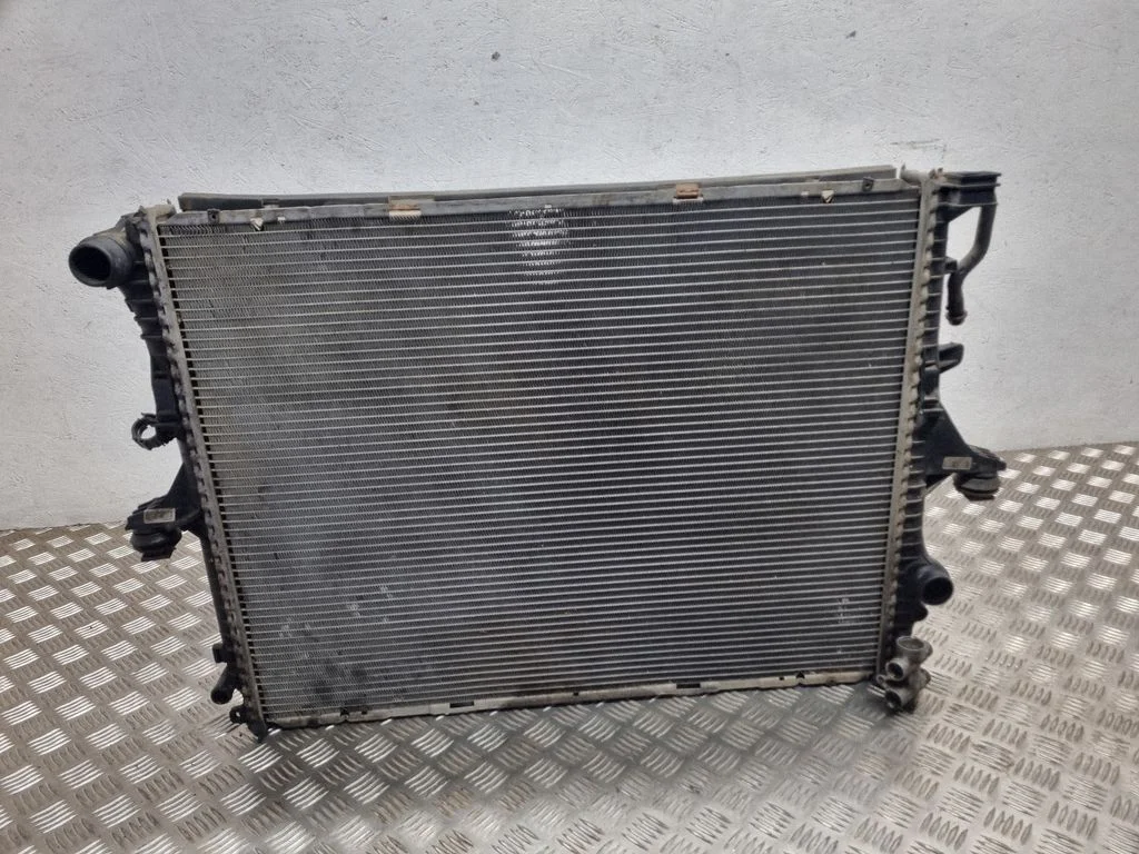 Jahutusvedeliku radiaator – Audi Q7 4L (2005-2015)