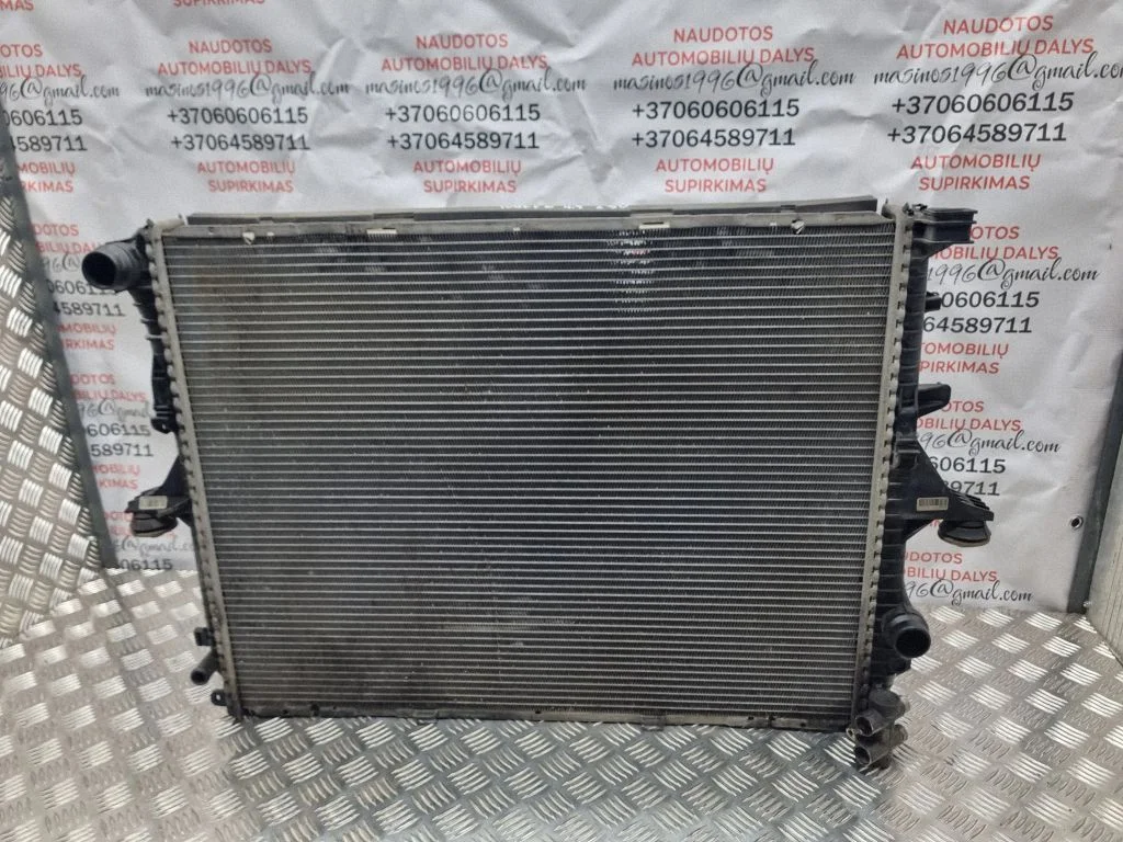 Jahutusvedeliku radiaator 7L6121253E