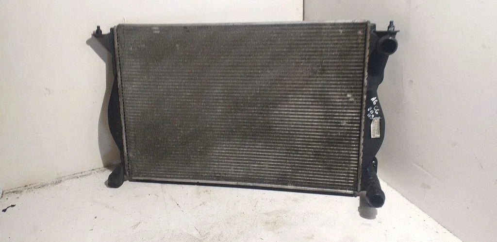 Jahutusvedeliku radiaator 4F0121251Q