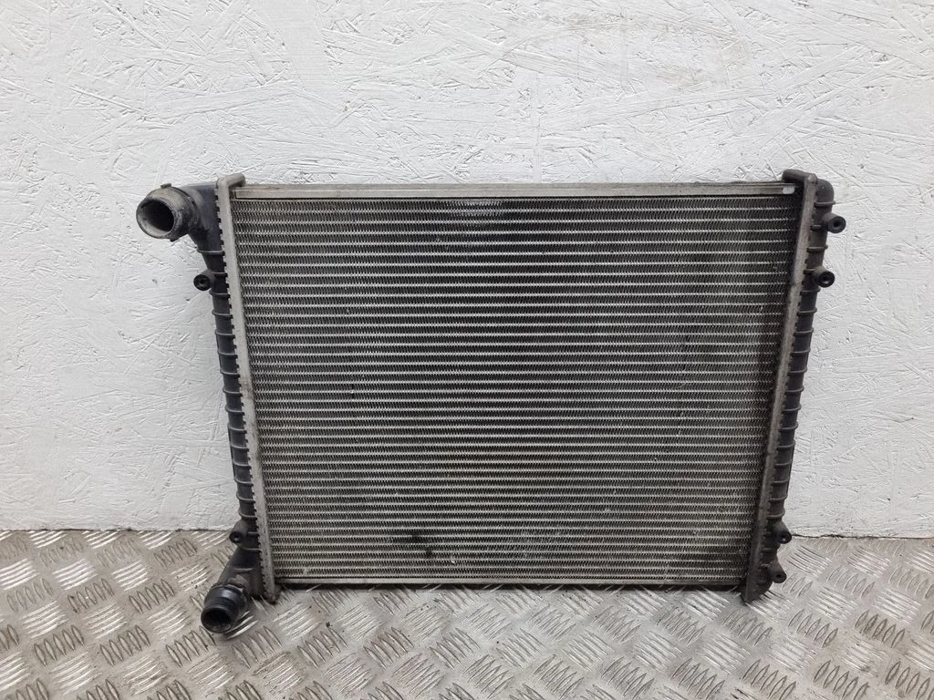 Jahutusvedeliku radiaator 8Z0121251D