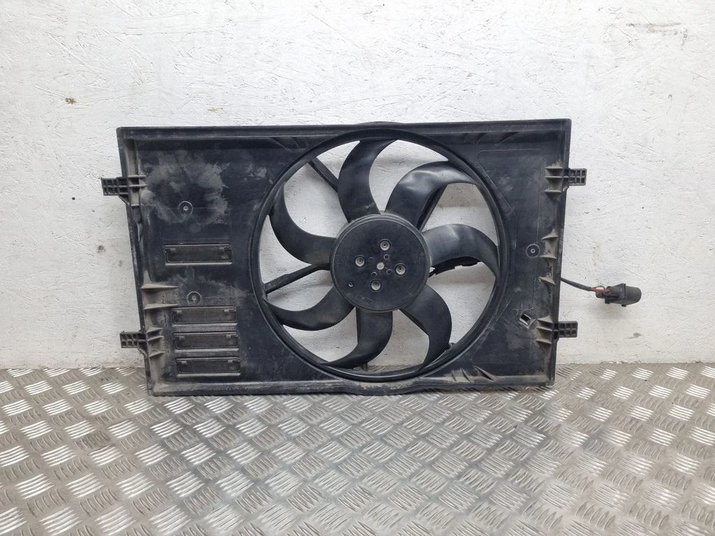 Elektriline radiaatori jahutusventilaator – Skoda Octavia Mk3 (5E) (2013-2019)