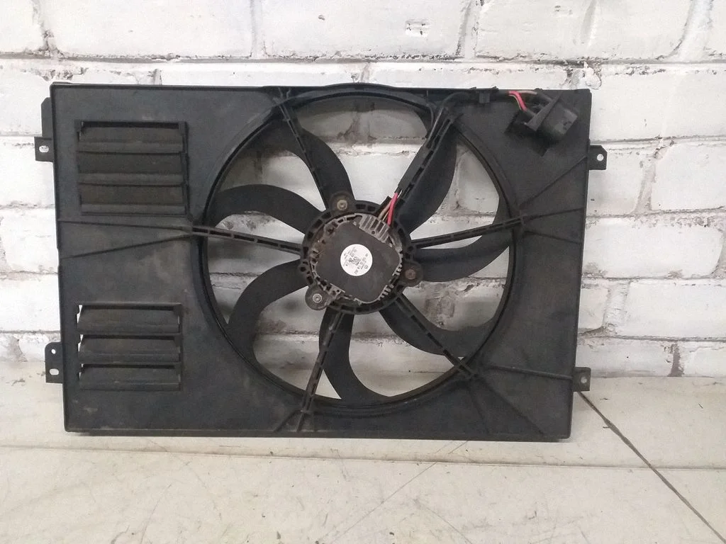 Elektriline radiaatori jahutusventilaator – Skoda Octavia Mk3 (5E) (2013-2019)