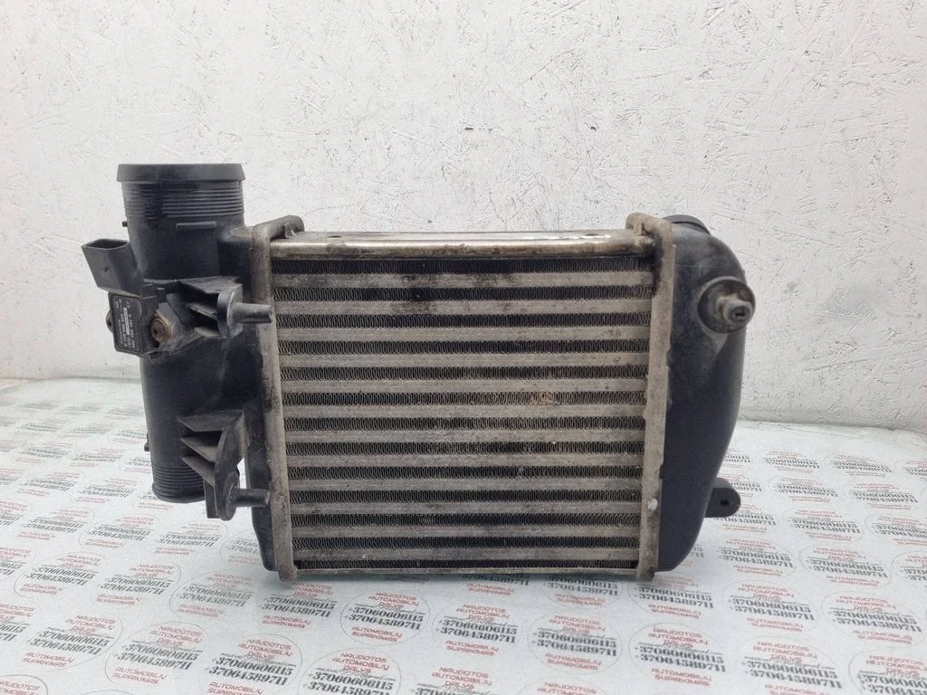 Vahejahuti radiaator 4F0145805E