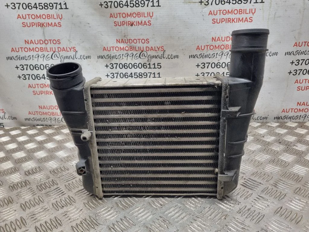 Starpdzesētāja (interkūlera) radiators 8E0145805AA