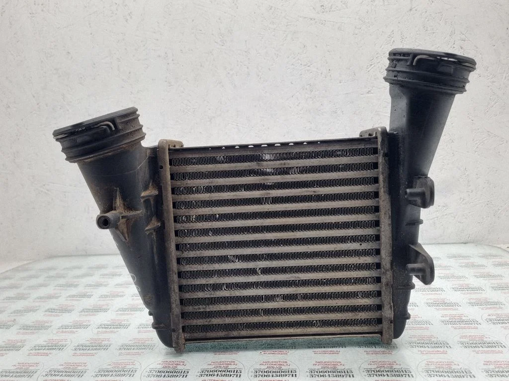 Vahejahuti radiaator 3B0145806