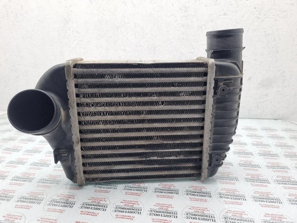 Starpdzesētāja (interkūlera) radiators 4F0145805AB