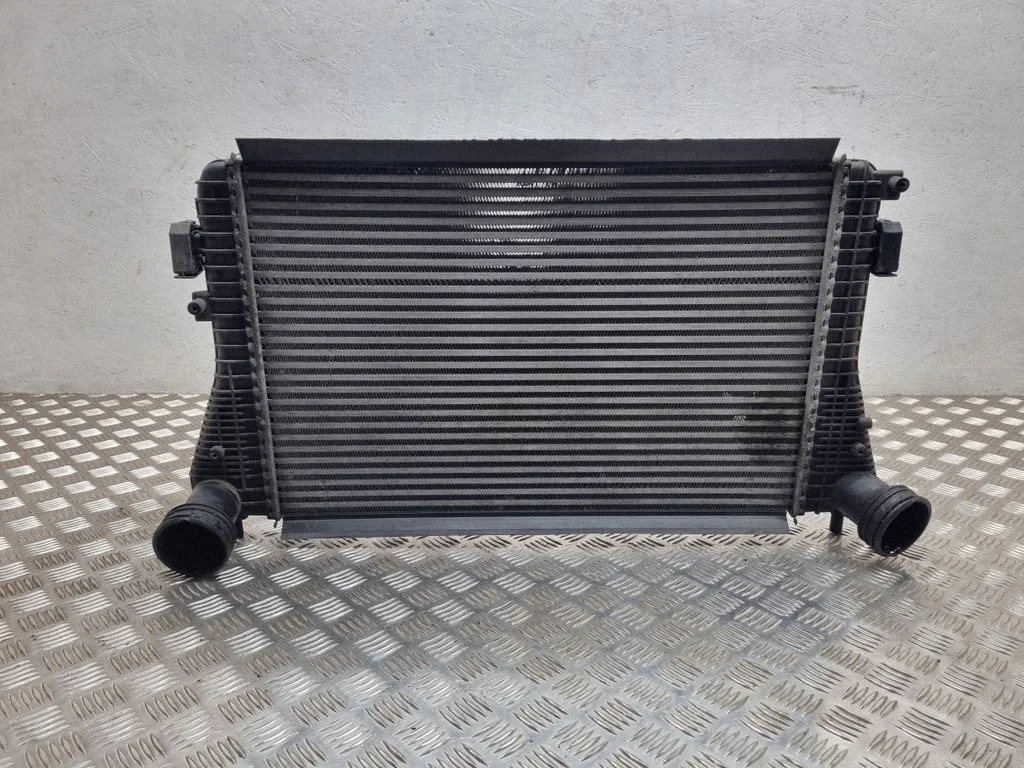 Starpdzesētāja (interkūlera) radiators 1K0145805G