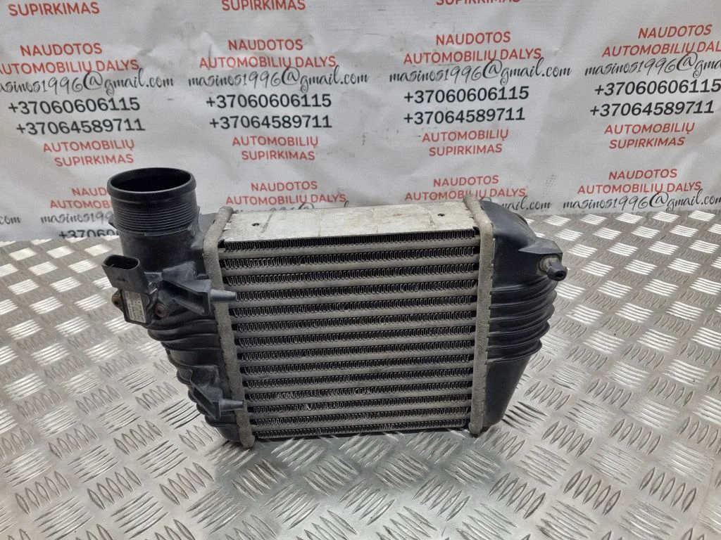 Vahejahuti radiaator – vasak