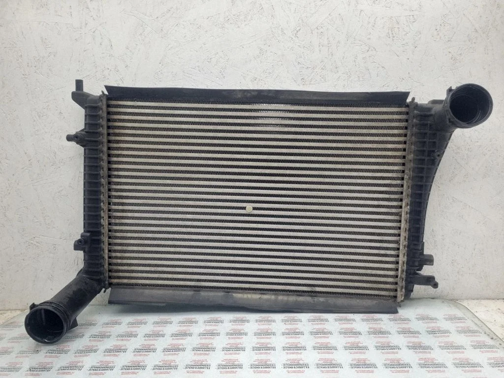 Starpdzesētāja (interkūlera) radiators 3C0145803E