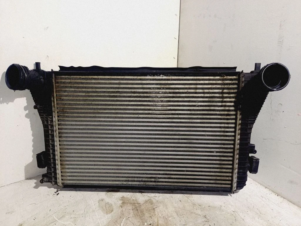 Vahejahuti radiaator 1K0121345M