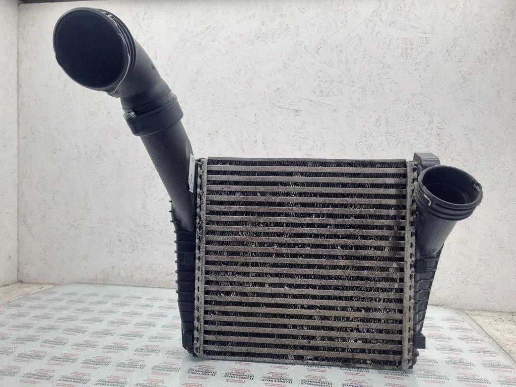 Starpdzesētāja (interkūlera) radiators – Volkswagen Touareg I (2002-2010)